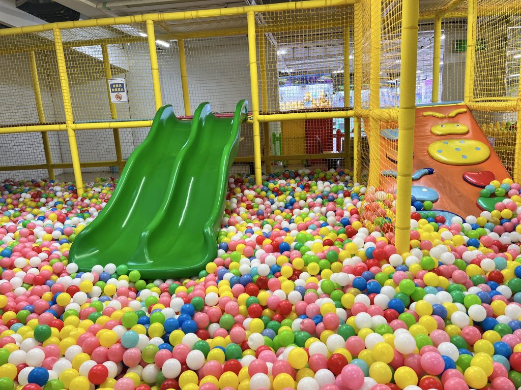 ボールプール