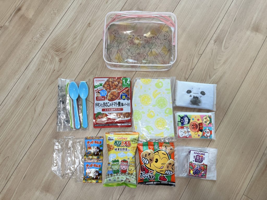 お菓子ポーチの中