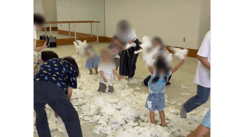 子育て支援サークル これからちゃんで袋遊び