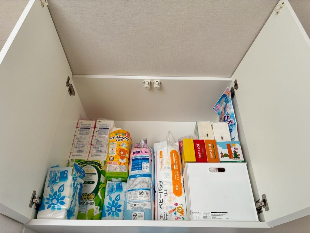 吊り戸に収納している物