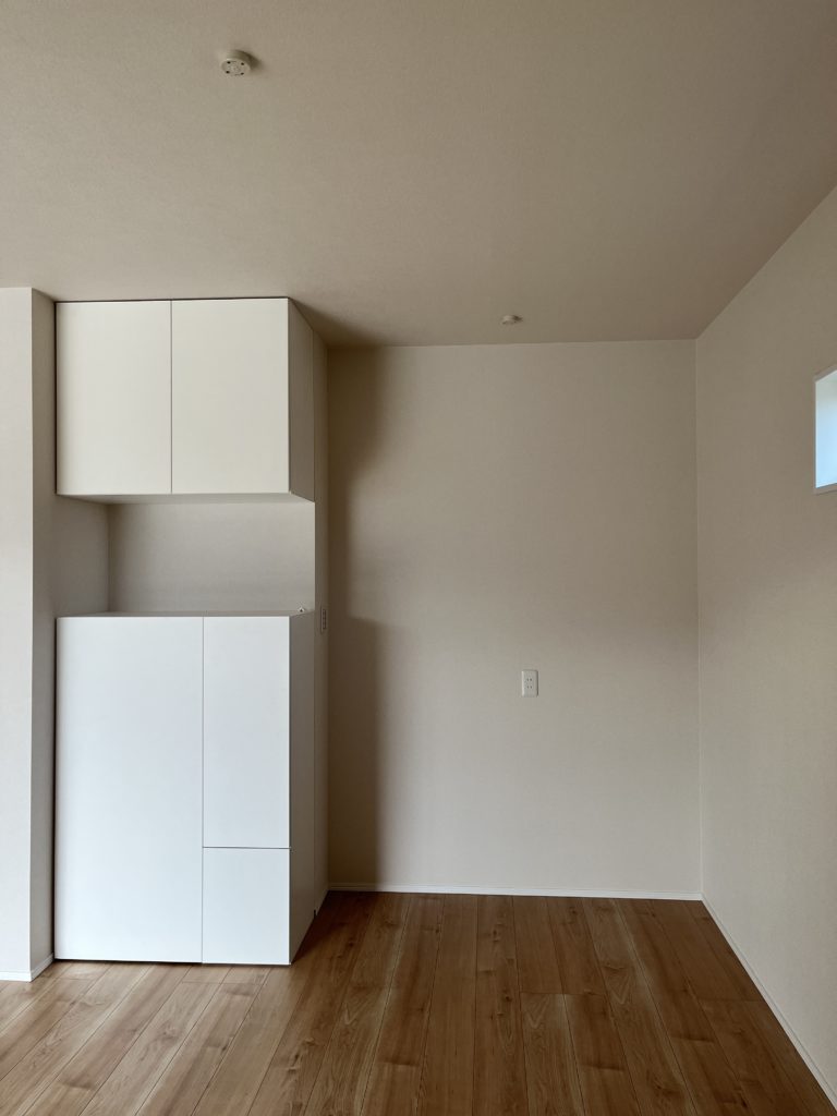 吊戸棚と収納ボックス
