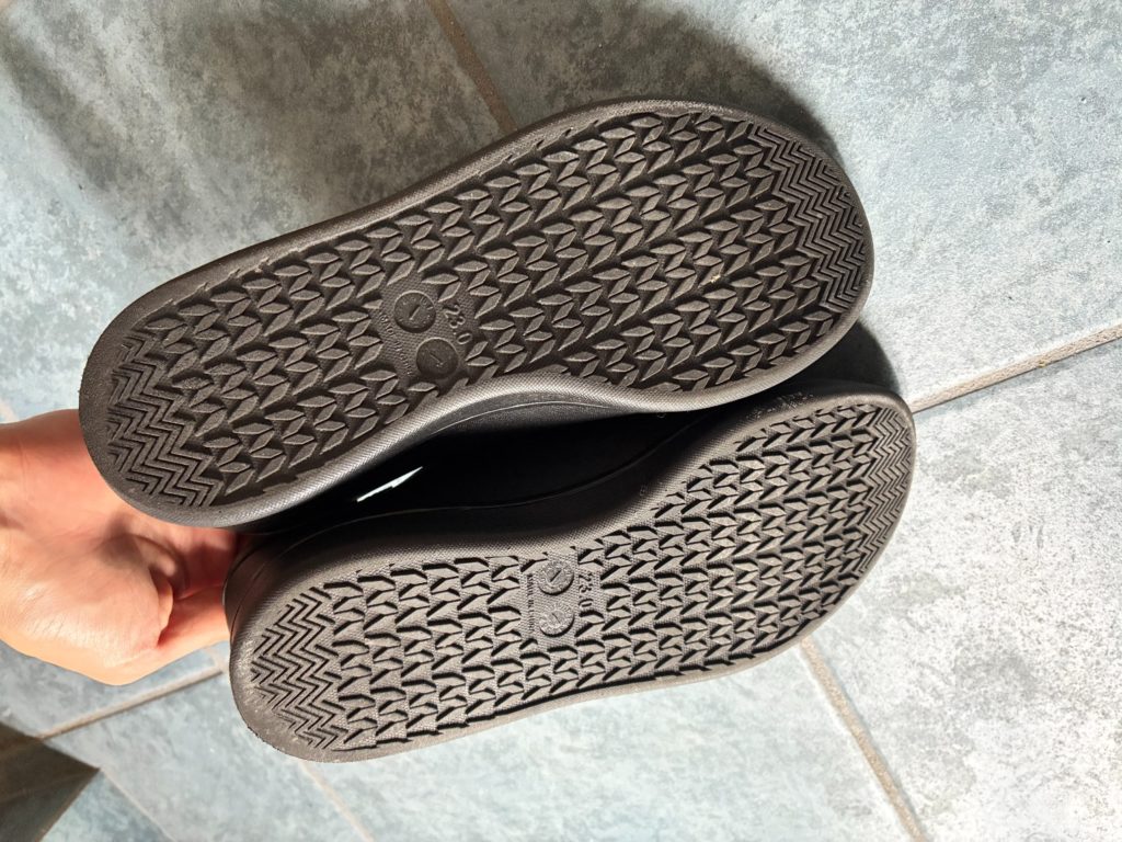 マンダムのMARUGO(マルゴ)レインシューズの底面