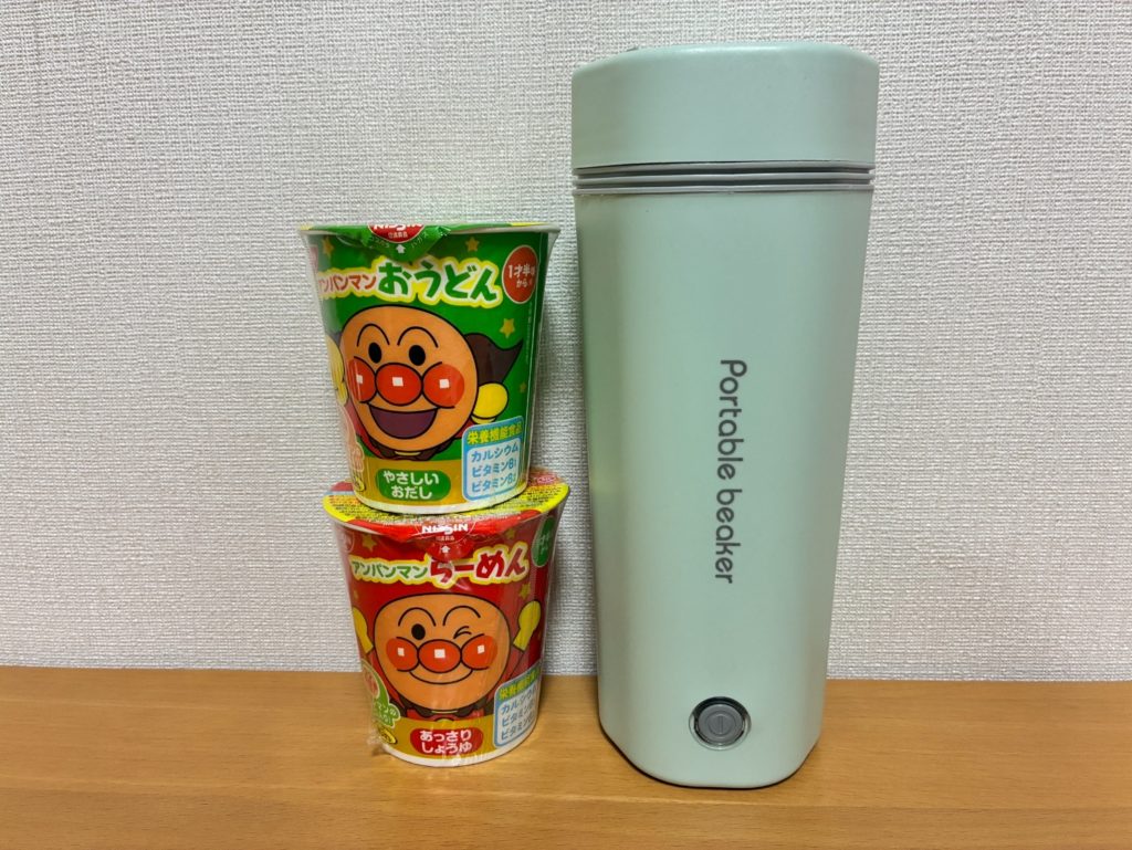 ポータブル電気ケトルとカップ麺