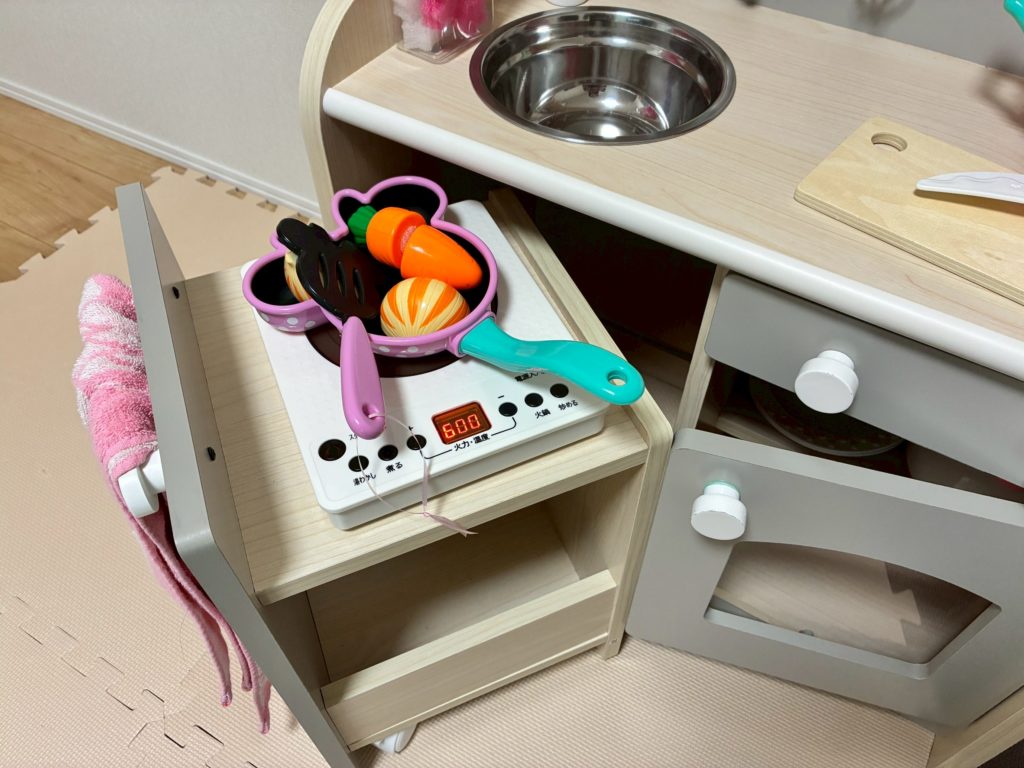 おままごとキッチンのワゴンでお料理